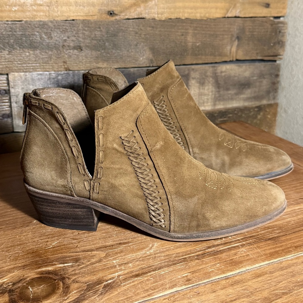 Women Vince Camuto Presita Suede Brown size‎ 9.5 Booties Western